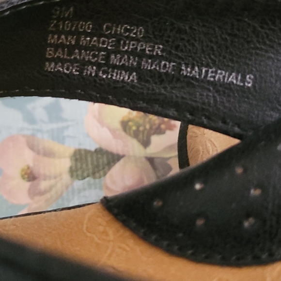 BORN/B. O. C. Flip Flops - Picture 3 of 3